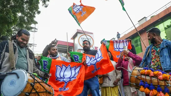 वोटिंग से पहले टीम उद्धव के 4 नेता हुए ‘लापता’| भारत समाचार