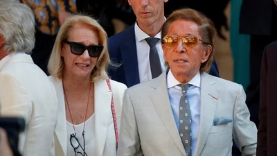 PEOPLE VALENTINO 48 1768847242564 1768847256874