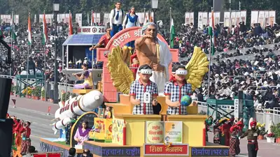 गणतंत्र दिवस परेड में जीवंत झांकियां चमकीं| भारत समाचार