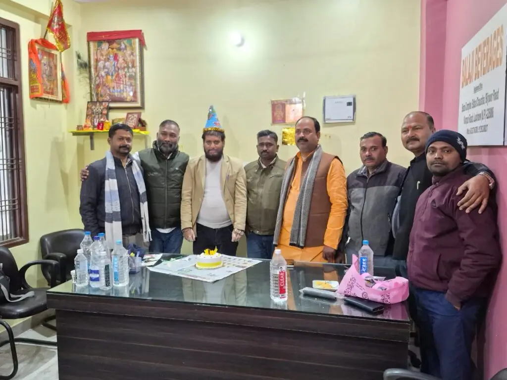 राजधानी प्रेस क्लब के वरिष्ठ उपाध्यक्ष धर्मेन्द्र तिवारी का जन्मदिन धूमधाम से मनाया गया 10 WhatsApp Image 2026 01 05 at 4.50.43 PM 1
