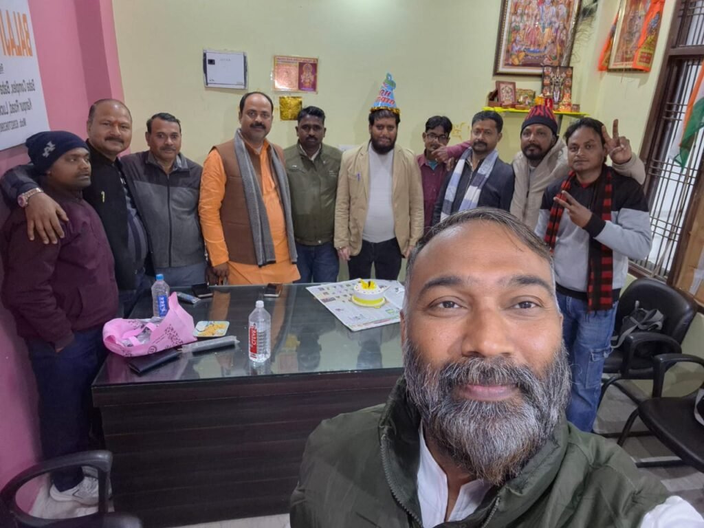 राजधानी प्रेस क्लब के वरिष्ठ उपाध्यक्ष धर्मेन्द्र तिवारी का जन्मदिन धूमधाम से मनाया गया 6 WhatsApp Image 2026 01 05 at 4.50.48 PM