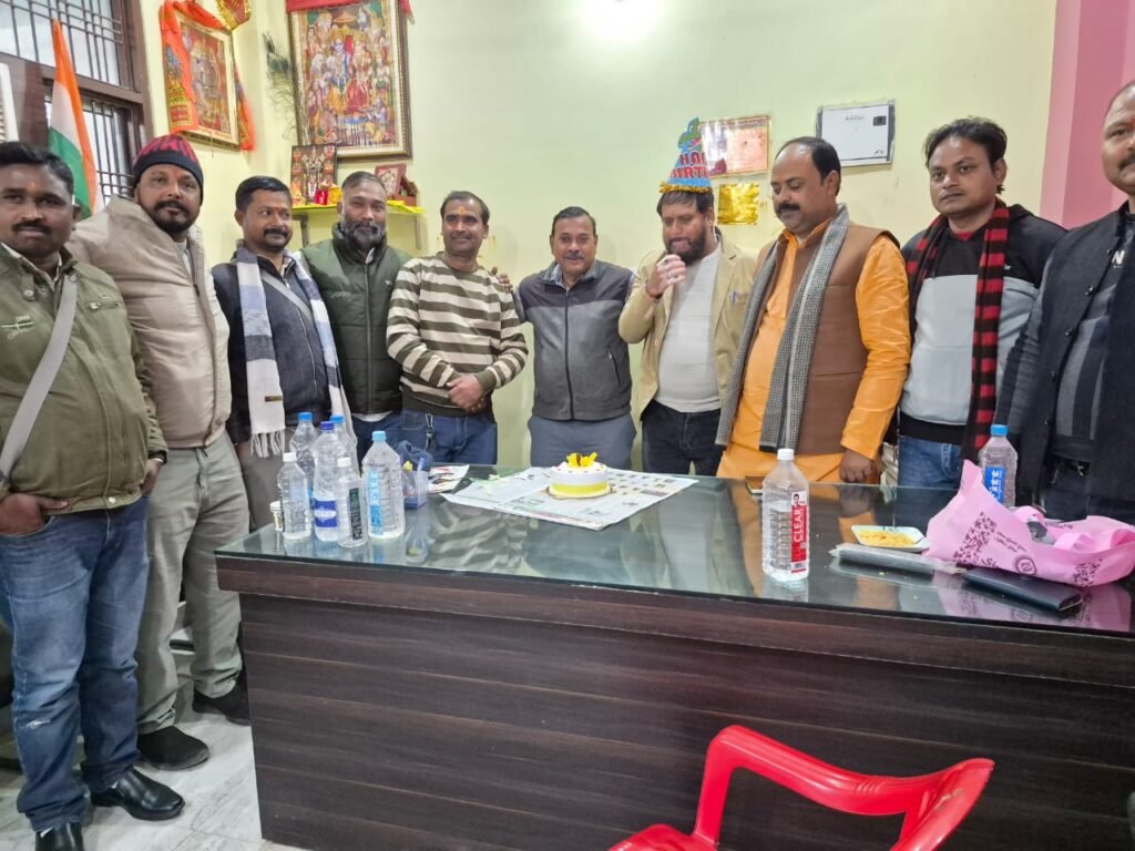 राजधानी प्रेस क्लब के वरिष्ठ उपाध्यक्ष धर्मेन्द्र तिवारी का जन्मदिन धूमधाम से मनाया गया 5 WhatsApp Image 2026 01 05 at 4.50.51 PM