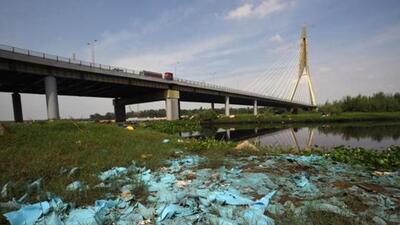 Biomedical waste dumped along the banks of the Yam 1771438107428