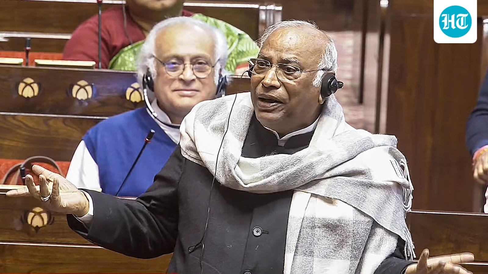 राज्यसभा में विपक्ष की नारेबाजी के बीच पीएम मोदी ने खड़गे पर बोला ‘बैठकर भी कर सकते हैं मंत्र’ का तंज| भारत समाचार