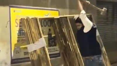 Screengrab of the videos showing several men using 1771352222631