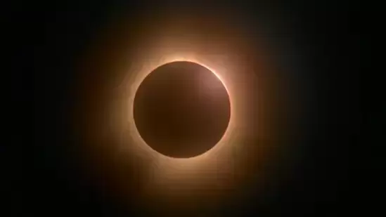 ‘रिंग ऑफ फायर’ सूर्य ग्रहण 2026 एक शक्तिशाली नए ज्योतिषीय चक्र की शुरुआत करता है: तीन राशियों पर सबसे ज्यादा असर पड़ेगा