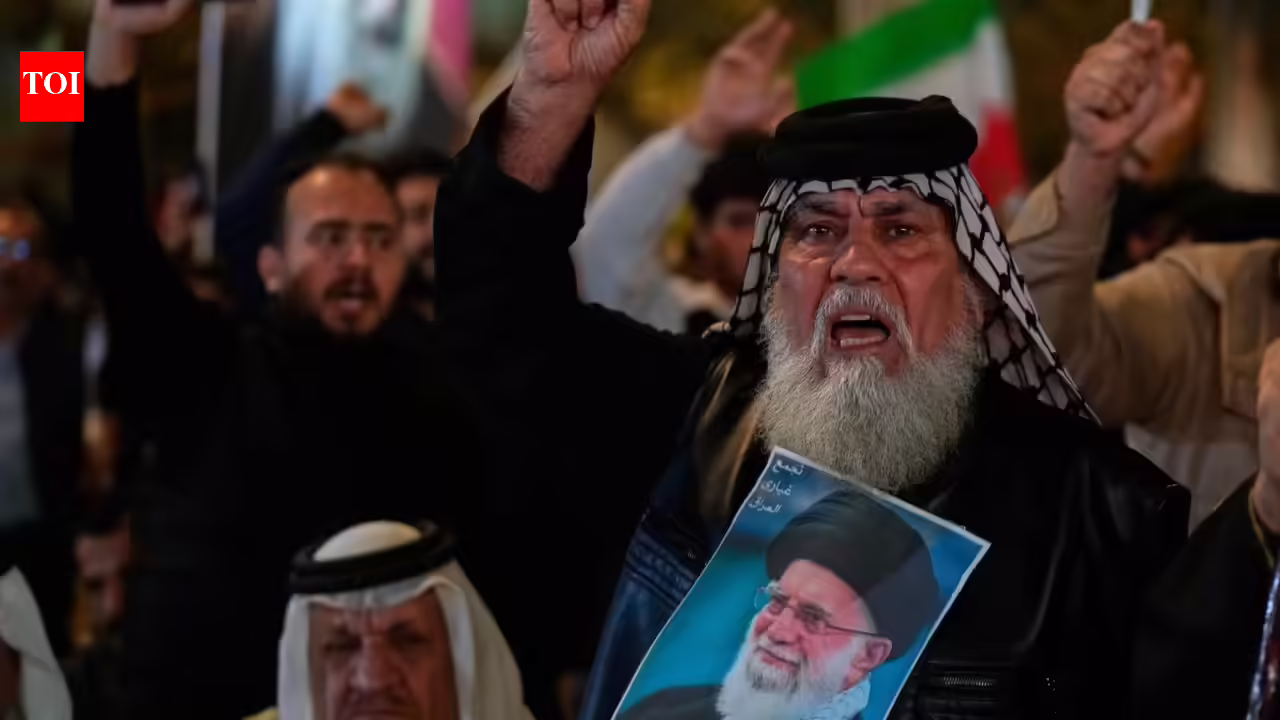 खामेनेई चले गए लेकिन ईरान में शासन परिवर्तन ‘संभावना नहीं’, अमेरिकी खुफिया चेतावनी – रिपोर्ट