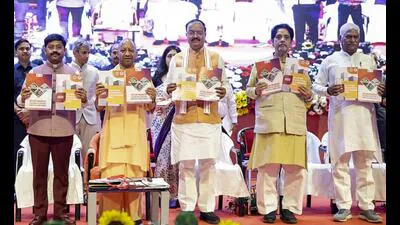 Chief minister Yogi Adityanath with deputy CM Kesh 1774379580511