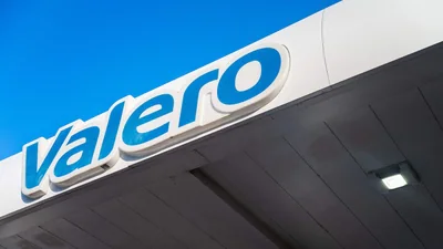 FILES US REFINERY FIRE 1 1774390775074 1774390792944 1774391257817