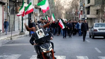 ‘नाम बदल जाएंगे, शासन रहेगा’: अमेरिकी-इजरायल हमलों में खामेनेई की मौत के बाद सड़क पर मौजूद ईरानी जीवन को कैसे देखते हैं