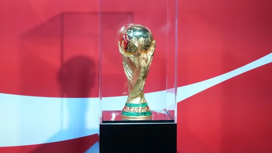 प्लेऑफ़ प्रणाली को तोड़ते हुए अंतिम 6 स्थानों का निर्णय होना बाकी है, 22 टीमें अभी भी दौड़ में हैं| फुटबॉल समाचार