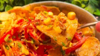 पोषण विशेषज्ञ ने 13 ग्राम प्रोटीन और सिर्फ 355 कैलोरी से भरपूर एयर-फ्राइड कुरकुरे आलू चिप सलाद रेसिपी साझा की है