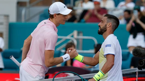 जननिक सिनर, गत विजेता जैकब मेन्सिक मियामी ओपन के तीसरे दौर में पहुंच गए