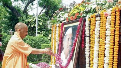 Chief minister Yogi Adityanath pays homage on the 1777143662131