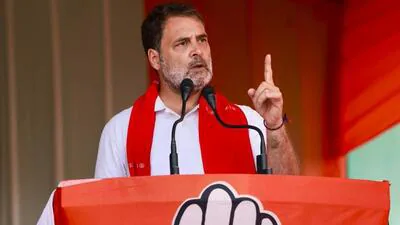 Congress leader Rahul Gandhi addresses a rally in 1775118292461
