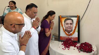 Congress leaders paying tribute to former state pr 1777213285389
