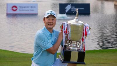 Jeongwoo Ham of Korea poses with the trophy after 1777216586608