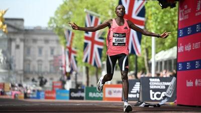 Kenya s Sabastian Sawe breaks the two hour barrier 1777220848181