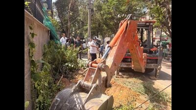 Teams deployed to remove debris clear right of wa 1777148703509