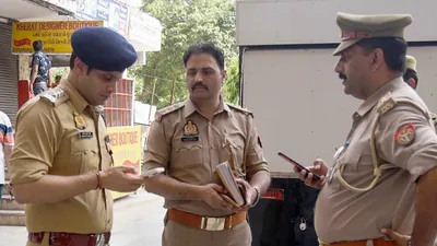 The police outside a mall in Indirapuram during th 1686851829718 1775374538796