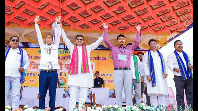 Tripura Chief Minister Manik Saha joins hands duri 1775383063160