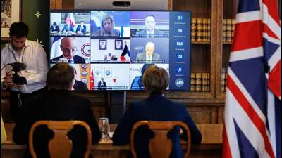 UK foreign secretary Yvette Cooper right deliver 1775144701170