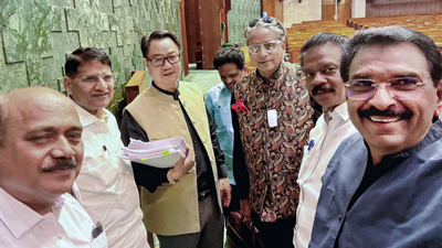किरेन रिजिजू का दावा, शशि थरूर ने ‘एक तरह से स्वीकार कर लिया’ कांग्रेस ‘महिला विरोधी’ है; मजाक याद आता है | भारत समाचार