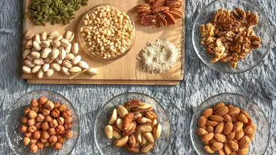 यूके के सर्जन बता रहे हैं कि अगर नट्स खाने से आपका पेट फूल जाए और पाचन संबंधी समस्याएं हो जाएं तो क्या करें: भिगोना, भूनना और भी बहुत कुछ