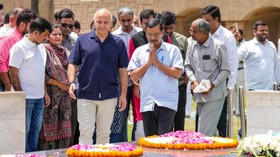केजरीवाल ने राजघाट पर महात्मा गांधी को दी श्रद्धांजलि, उत्पाद शुल्क नीति मामले में दोहराया ‘सत्याग्रह’ रुख | भारत समाचार