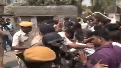 violence erupts in jagaddal ahead of pm modi39s visit bjp tmc clashes bombing at mla39s residence le