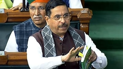 सरकार तकनीक-संचालित परीक्षाओं की योजना बना रही है: केंद्रीय मंत्री प्रल्हाद जोशी ने एनईईटी-यूजी पेपर लीक के बाद सुधारों का वादा किया है