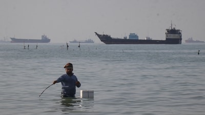 APTOPIX Iran War Strait of Hormuz 2 1777655846484 1777655862666