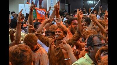 BJP workers in Kolkata celebrate the party s succe 1777913714996