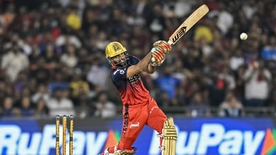 99 लाख रुपये का भुवनेश्वर कुमार का छक्का जिसने आरसीबी की जीत का प्रतिशत 99.36% तक पहुंचा दिया और एमआई के पास कुछ भी नहीं बचा