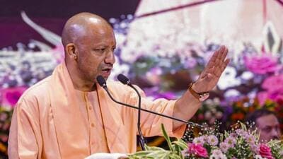 उत्तर प्रदेश में दुर्घटनाओं पर अंकुश लगाने के लिए सड़क सुरक्षा उपायों को तेज करें: योगी आदित्यनाथ