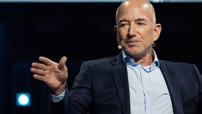 Jeff Bezos Glenn Rocket Explosion Viral 1780024978221 1780024978520 0e4557ac 384f 4085 b6cb 43a8c1d1