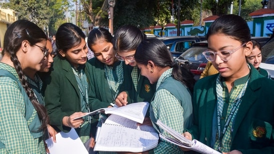 Moradabad Students revise their notes before appe 1741873158459 1778128279025