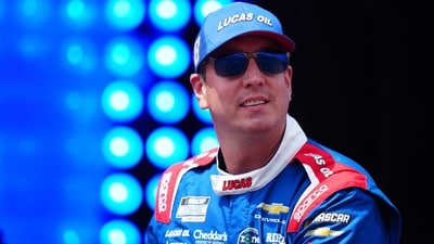 NASCAR के दिग्गज काइल बुश का ‘गंभीर बीमारी’ के कारण अस्पताल में भर्ती होने के बाद 41 साल की उम्र में निधन हो गया