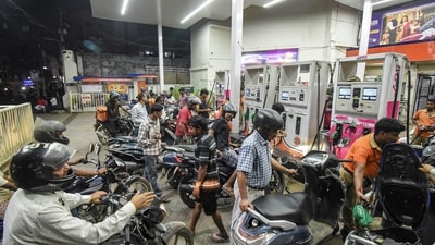 भारत में अभी तक पेट्रोल, डीज़ल की कीमतों में बढ़ोतरी क्यों नहीं की जा सकती | व्याख्या की
