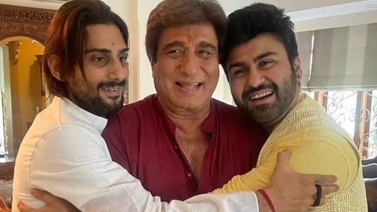 Prateik Babbar Raj Babbar Aarya Babbar 1740128422355 1779442815891 06243e65 56b6 4659 8d64 eab6b1fc1