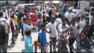 Residents block traffic at Buddheshwar Chauraha M 1779392037641
