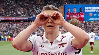 SOCCER ENGLAND WHU ARS 1 1778460140478 1778460148171