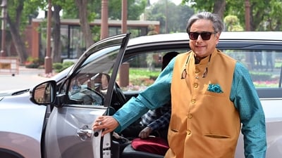 कॉकरोच जनता पार्टी की जरूरत पर शशि थरूर: ‘प्रेशर-कुकर पर वाल्व की तरह’