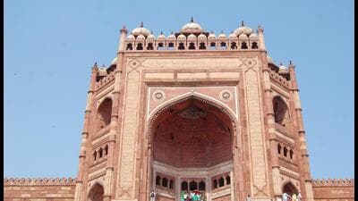 She later lodged a complaint at the Fatehpur Sikri 1777814279523