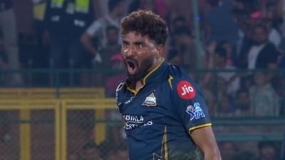 मोहम्मद सिराज ने पहली ही गेंद पर छक्का लगाने के बाद वैभव सूर्यवंशी को आउट करते हुए दहाड़ते हुए कहा