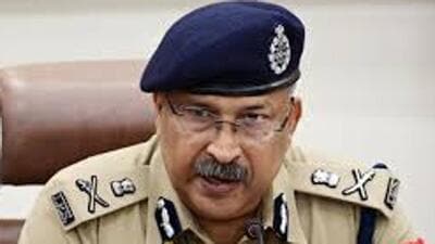 यूपी के डीजीपी ने सर्कुलर जारी कर अधिकारियों को सभी बंदियों को गिरफ्तारी का आधार लिखित में बताने का आदेश दिया