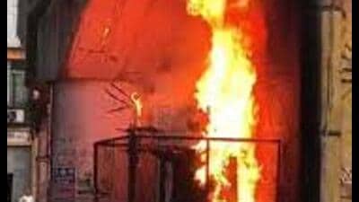 Transformers caught fire in many areas of Lucknow 1779557093602