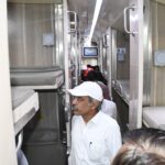 पूर्वोत्तर रेलवे के महाप्रबंधक श्री उदय बोरवणकर ने ऐशबाग कोचिंग डिपो का किया गहन निरीक्षण, सुरक्षा एवं यात्री सुविधाओं को सर्वोच्च प्राथमिकता देने के निर्देश 6 WhatsApp Image 2026 05 18 at 7.41.00 PM