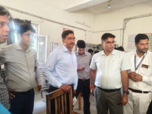मंडल रेल प्रबंधक द्वारा जौनपुर जंक्शन स्टेशन यार्ड री-मॉडलिंग कार्य का निरीक्षण, सुरक्षा एवं गुणवत्ता पर दिया विशेष जोर 8 WhatsApp Image 2026 05 20 at 6.10.37 PM