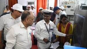 लखनऊ-सीतापुर रेलखंड पर पूर्वोत्तर रेलवे का सघन संरक्षा निरीक्षण, अधिकारियों ने परखा सुरक्षा तंत्र 2 WhatsApp Image 2026 05 21 at 5.39.19 PM